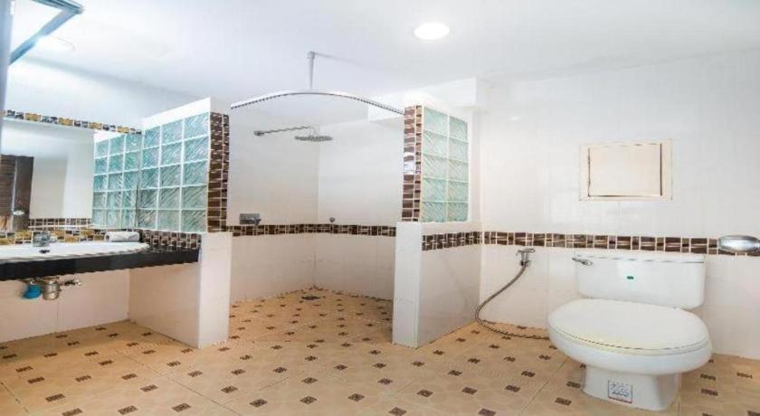 Oyo 232 Hometel 3* Patong