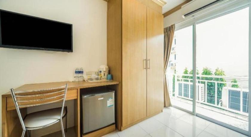 Oyo 232 Hometel Hotel