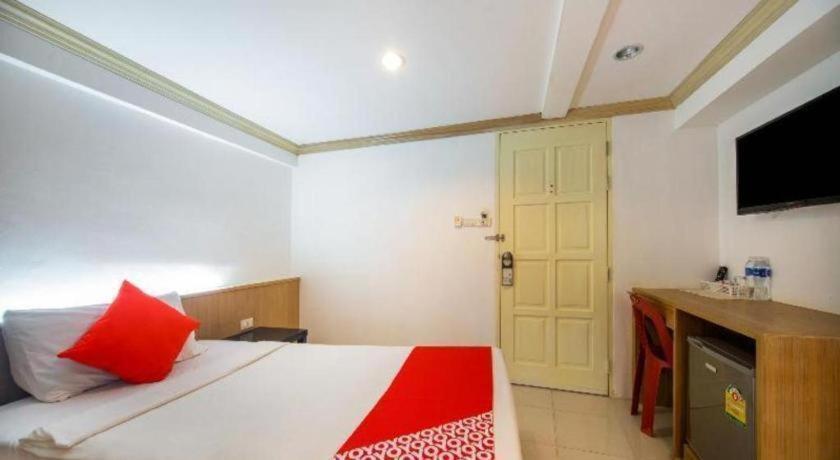 Oyo 232 Hometel 3* Patong